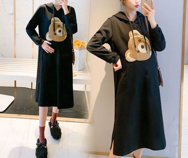 Alkalmi ruha terhes nőknek rátéttel és kapucnival