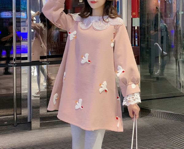 Új modell blúz terhes nőknek csipkével és hímzéssel