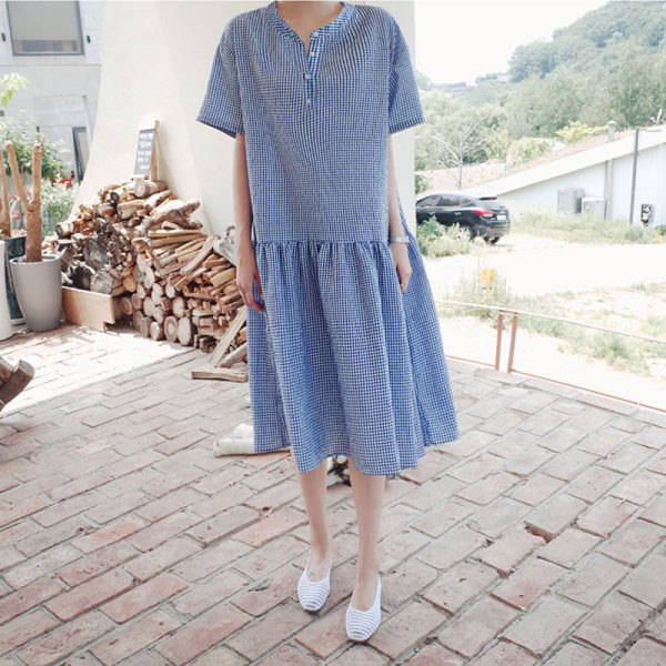 Kék színű női ruha, gombokkal, terhes nők számára