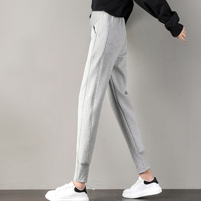 Moteriškos sportinės kelnės plačiu elastiniu juosmeniu nėščiosioms