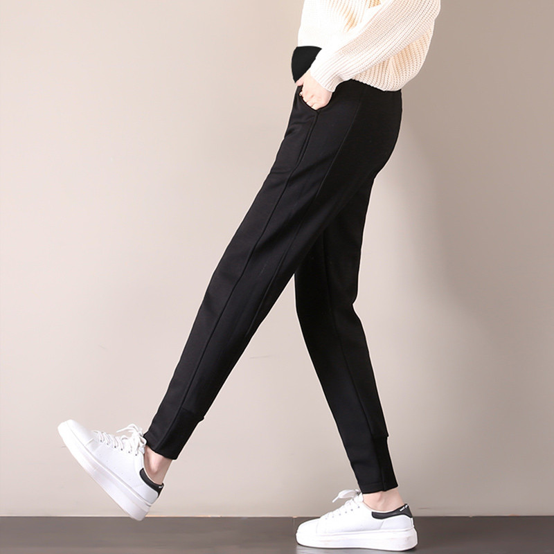 Moteriškos sportinės kelnės plačiu elastiniu juosmeniu nėščiosioms