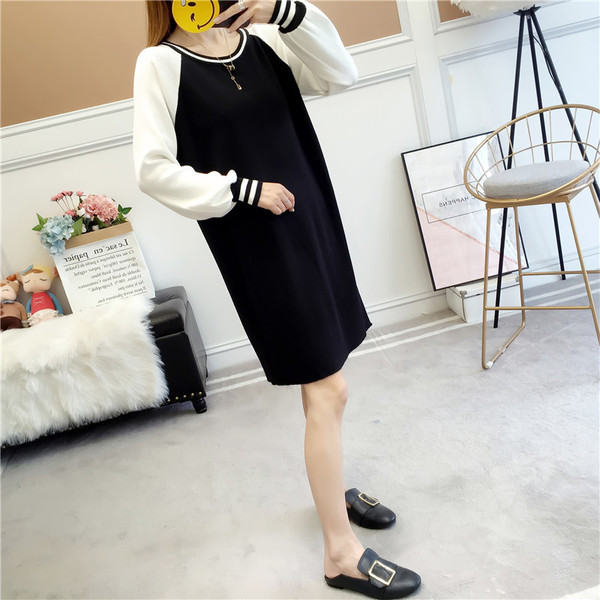 Kismamaruha kerek nyakkivágással és hosszú ujjal