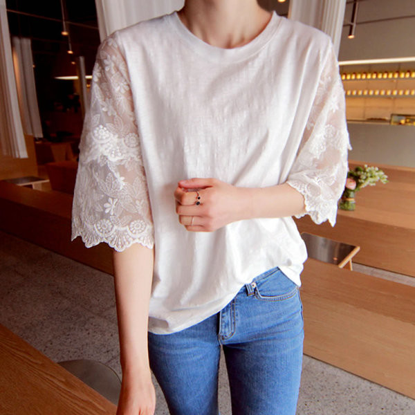 Naiste vabaaja pluus ovaalse dekoltee ja pitsiga