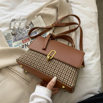 Naiste igapäevane metallist kinnitusega ruuduline kott