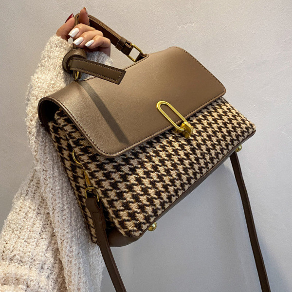 Naiste igapäevane metallist kinnitusega ruuduline kott