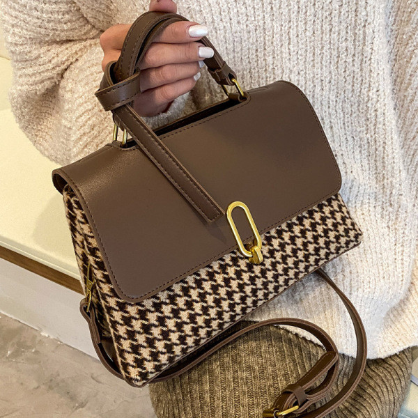 Naiste igapäevane metallist kinnitusega ruuduline kott