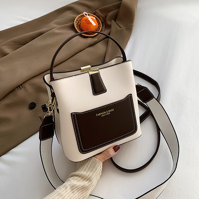 Modern bőrtáska rövid és hosszú fogantyúval