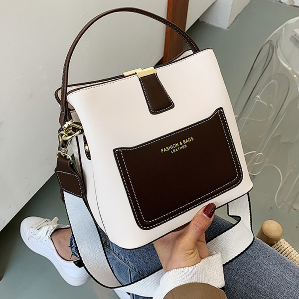 Modern bőrtáska rövid és hosszú fogantyúval