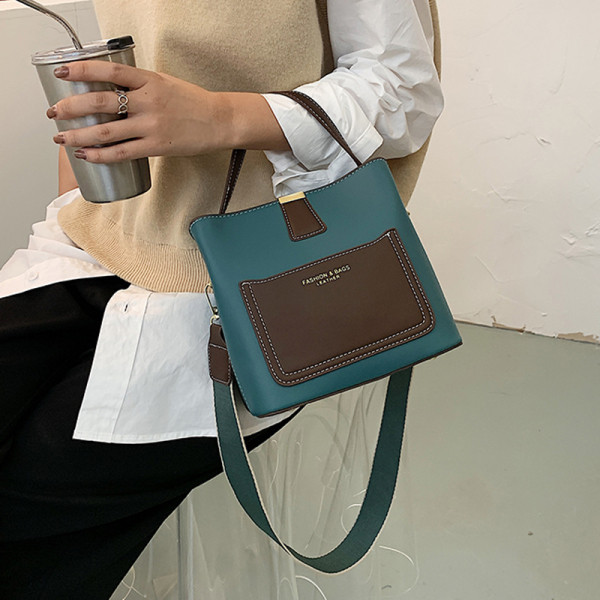 Modern bőrtáska rövid és hosszú fogantyúval