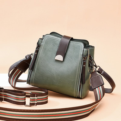 Kis női válltáska - műbőrből