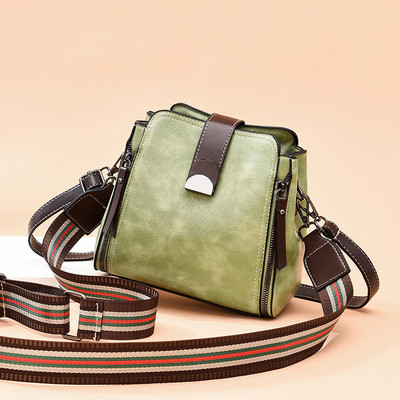 Kis női válltáska - műbőrből