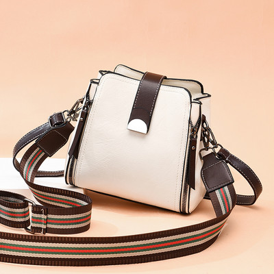 Kis női válltáska - műbőrből