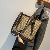 Női kockás táska eko bőrből és textilből