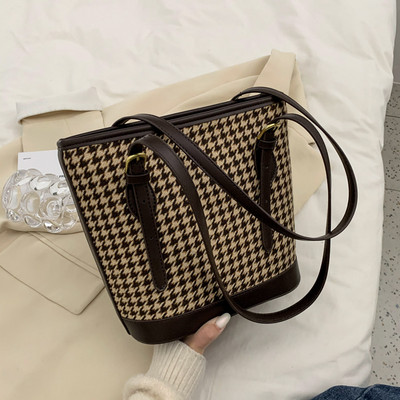 Női kockás táska eko bőrből és textilből