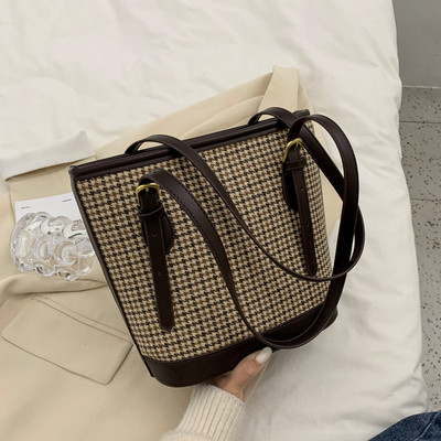 Női kockás táska eko bőrből és textilből