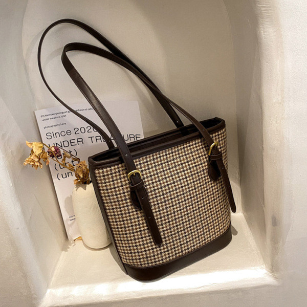 Női kockás táska eko bőrből és textilből