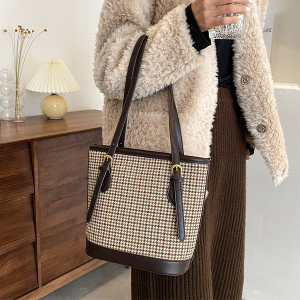 Női kockás táska eko bőrből és textilből