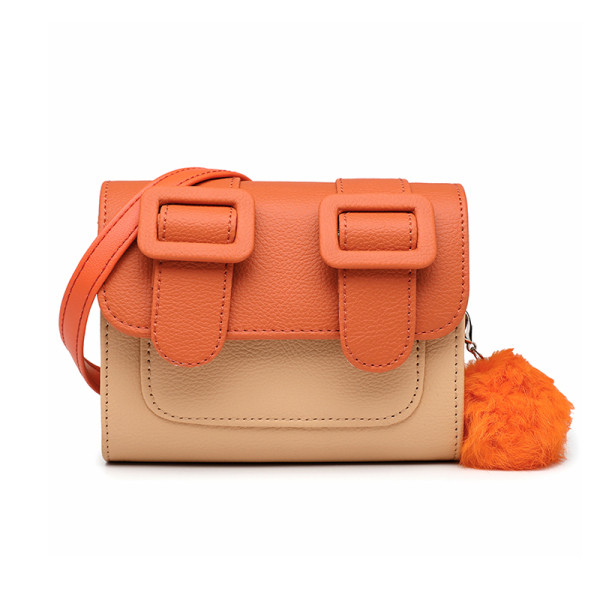 Új modell, csatos női táska