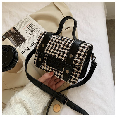 Új modell kockás válltáska több színben