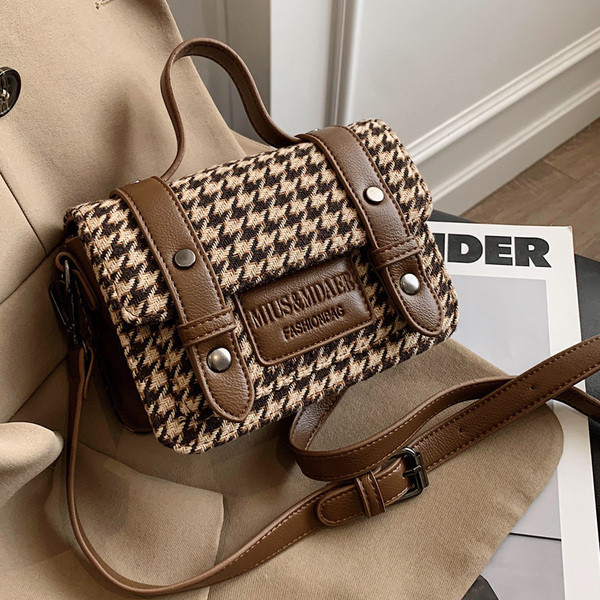 Új modell kockás válltáska több színben