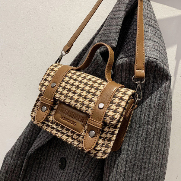 Új modell kockás válltáska több színben