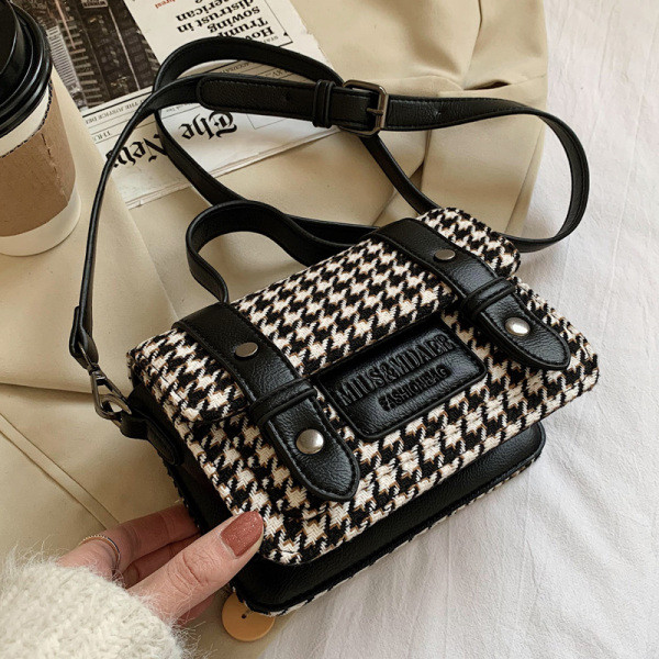 Új modell kockás válltáska több színben