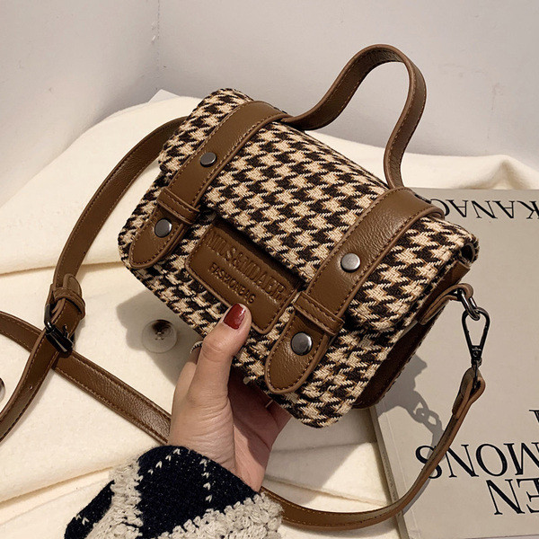 Új modell kockás válltáska több színben