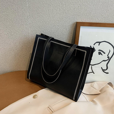 Нов модел дамска чанта за рамо -от еко кожа