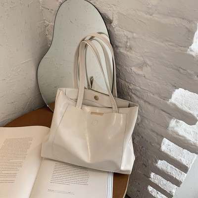 Νέο μοντέλο κομψή τσάντα με αγκράφα και γυαλιστερό δέρμα