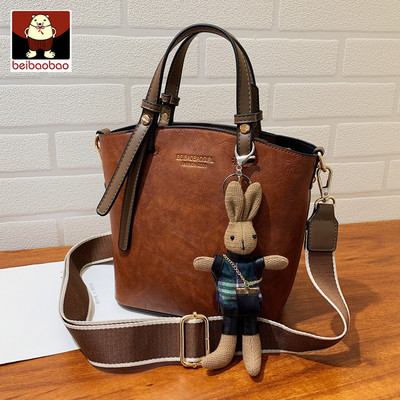 Női mindennapi bőrtáska 3D elemmel