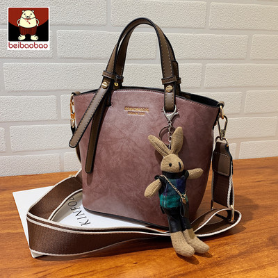 Női mindennapi bőrtáska 3D elemmel