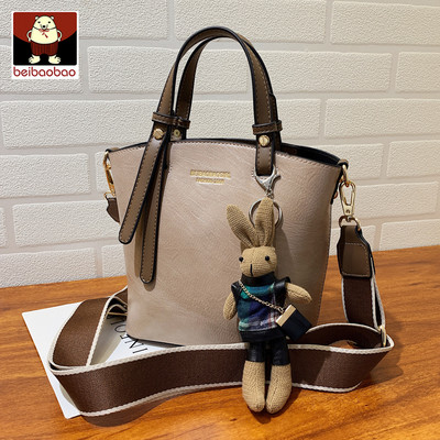 Női mindennapi bőrtáska 3D elemmel