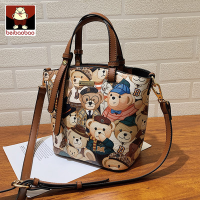 Női mindennapi bőrtáska 3D elemmel