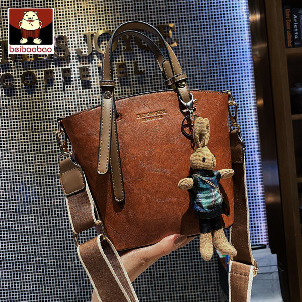 Női mindennapi bőrtáska 3D elemmel