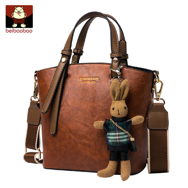 Női mindennapi bőrtáska 3D elemmel