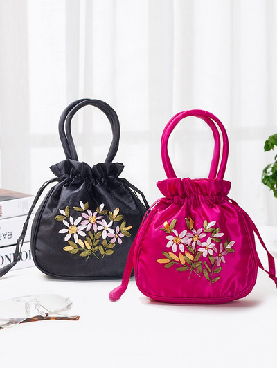 Γυναικεία τσάντα με κεντημένα λουλούδια και κορδόνια