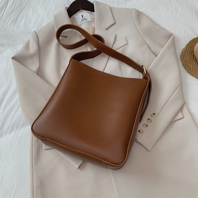 Velika kožna torba s dugom ručkom