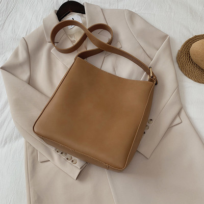 Velika kožna torba s dugom ručkom