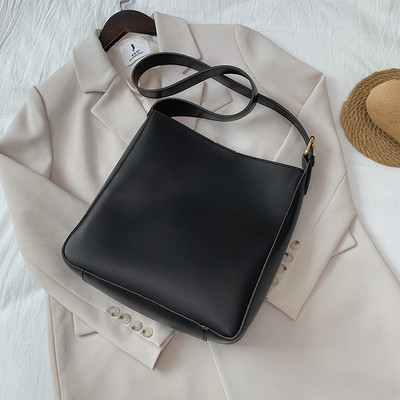 Velika kožna torba s dugom ručkom