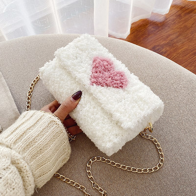 Mindennapi női pehelytáska fémlánccal