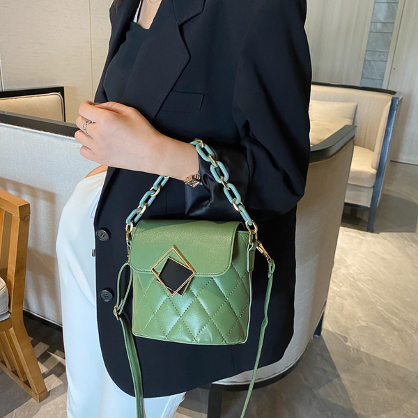 Väike metallist kaunistusega ökonahast kott