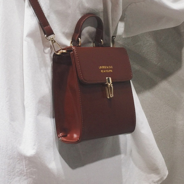 Geanta de dama eleganta din piele ecologica cu inchidere metalica