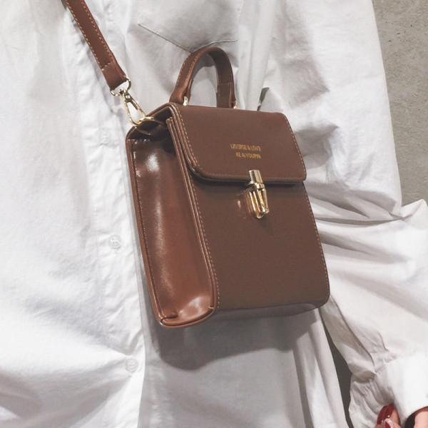 Geanta de dama eleganta din piele ecologica cu inchidere metalica