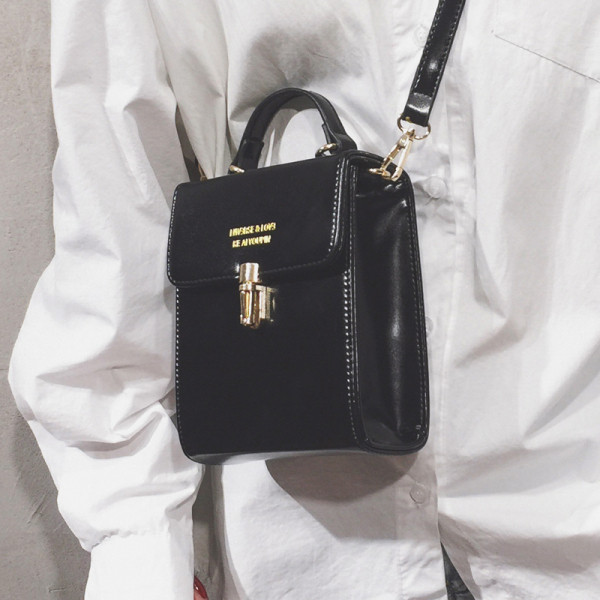 Geanta de dama eleganta din piele ecologica cu inchidere metalica