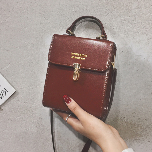 Geanta de dama eleganta din piele ecologica cu inchidere metalica