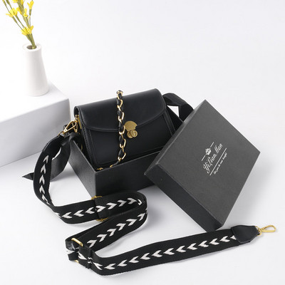 Väike metalllukuga kunstnahast õlakott