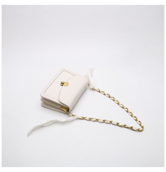 Väike metalllukuga kunstnahast õlakott