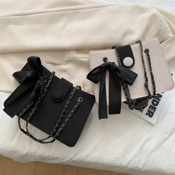 Σύγχρονη γυναικεία τσάντα με κορδέλα