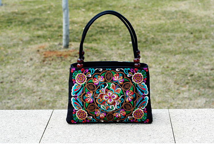 Naiste vabaajakott värvilise tikandiga