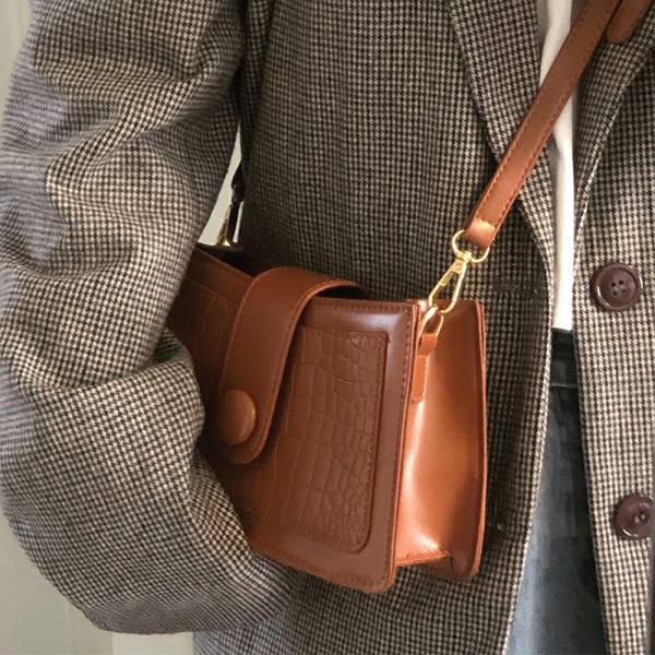 Alkalmi műbőr válltáska